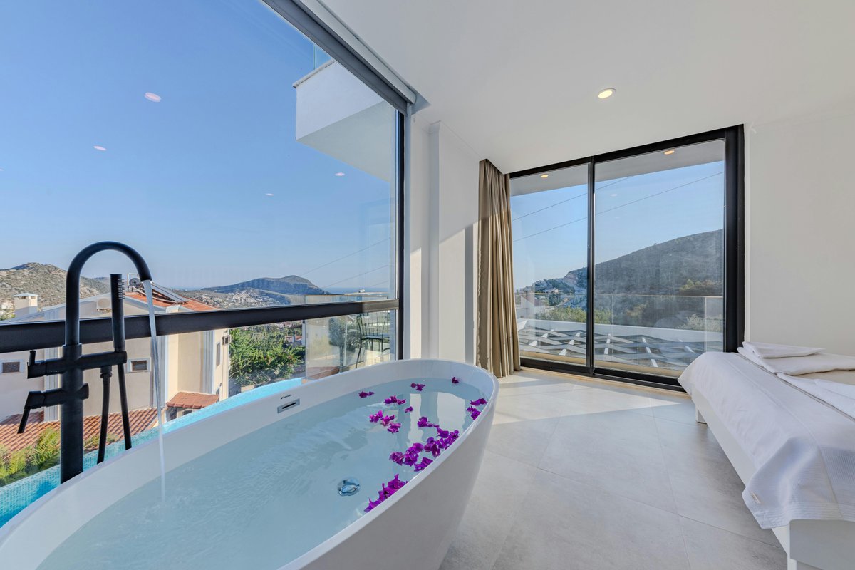 Professional vacation rental bathroom photography sample